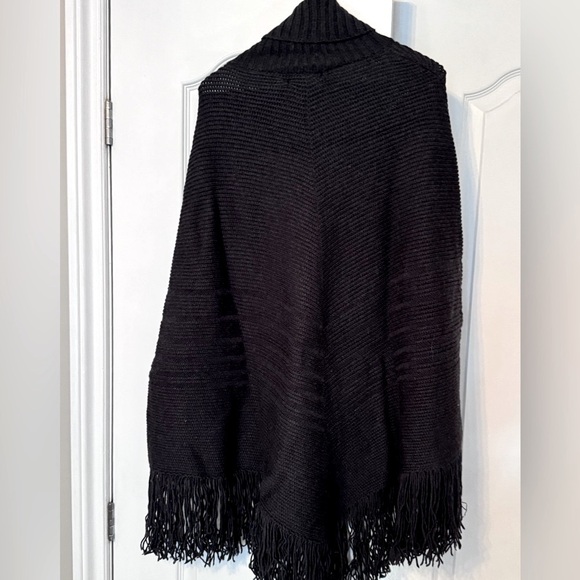 πCozy Banana Republic Black Grey Merino Ribbed Turtleneck Fringe Poncho Sweater - Picture 15 of 15